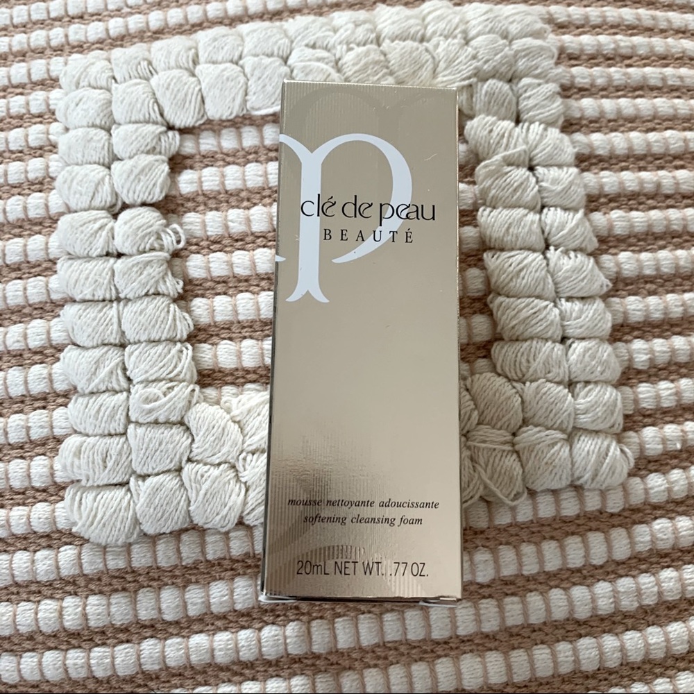 Clé de peau mousse fave wash